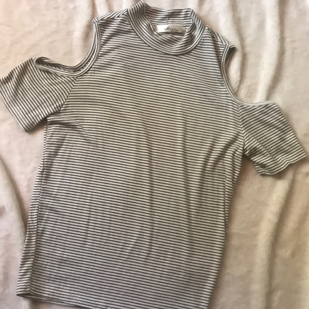 Striped cut out shoulder short sleeve